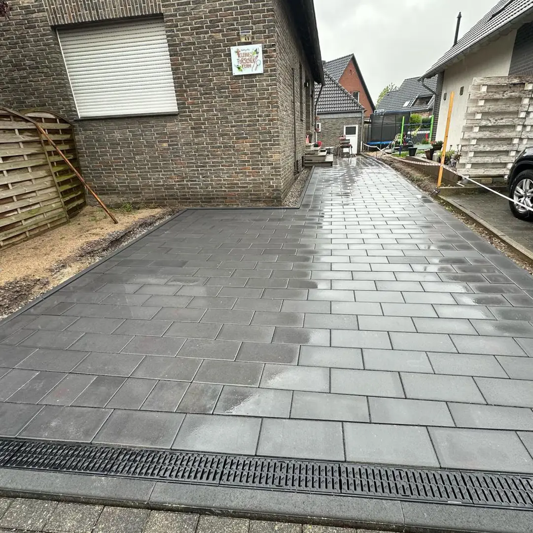 Pflasterarbeiten für eine neue Einfahrt in Gevelsberg